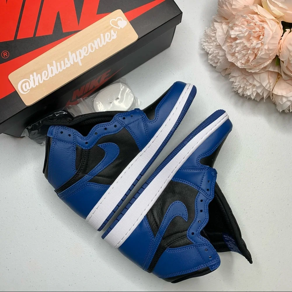 Jordan 1 Retro OG - Picture 8 of 12